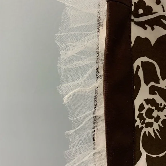 Elegant Brown and White Floral Dress - Picture 4 of 4